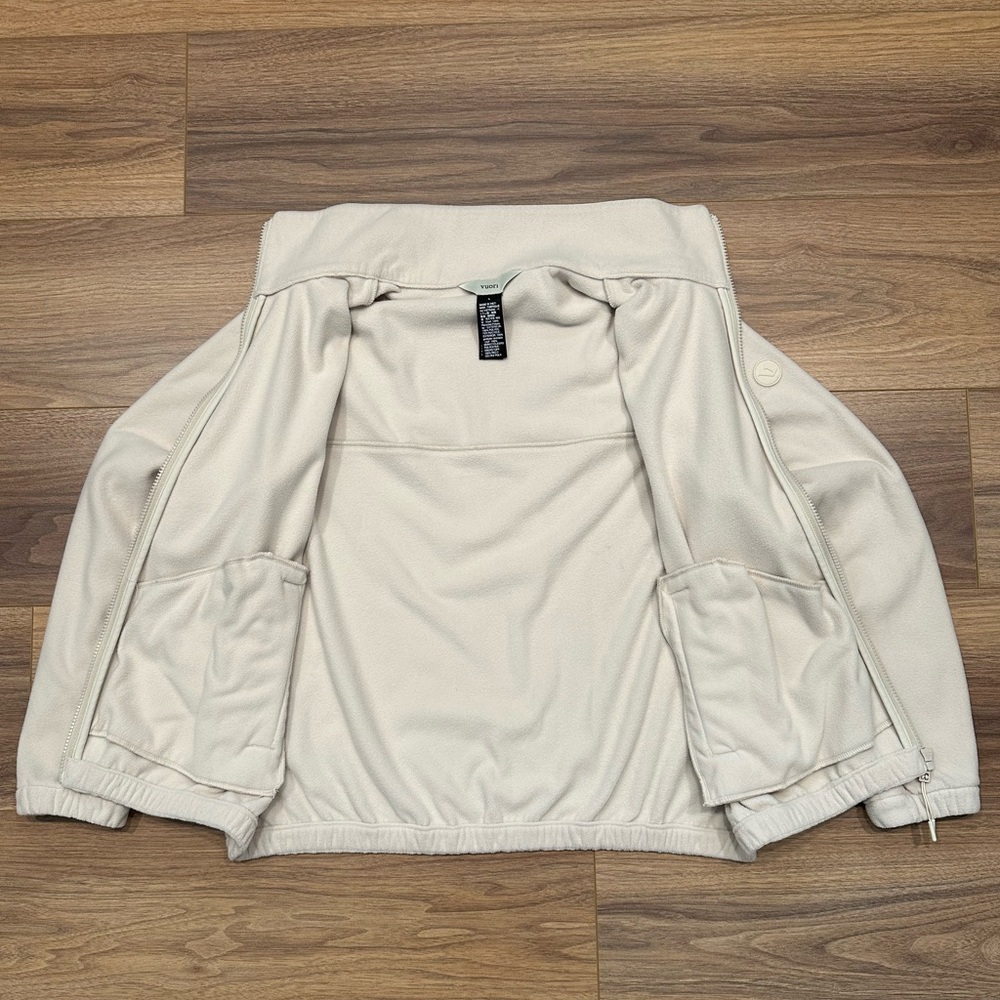 Vuori Women's Aspen Full Zip Jacket in Dune Size Large - Picture 9 of 16